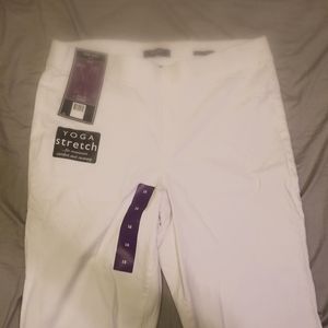 White yoga stretch capris